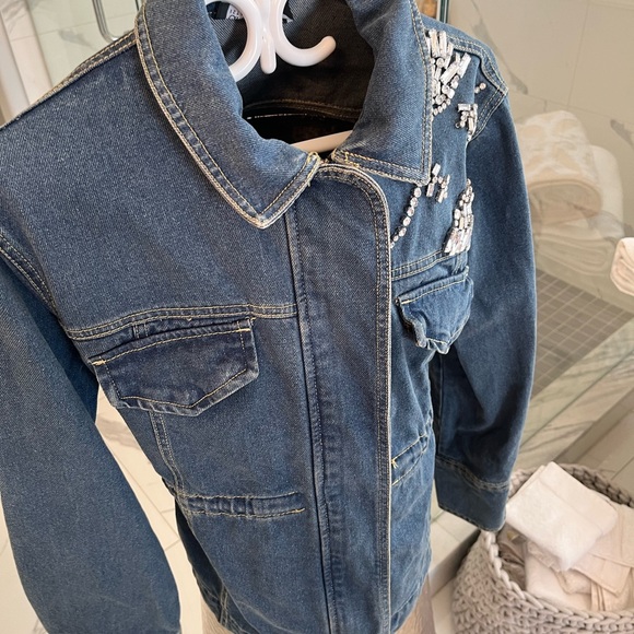 A Safari styled denim jacket with rhinestones size small zippered front - Picture 6 of 17